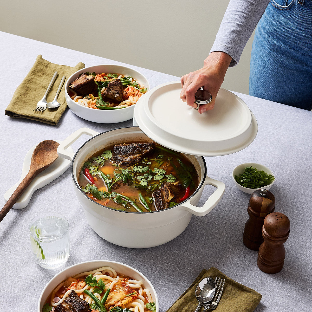 All-Clad 6-in-1 Programmable Slow Cooker with Cast Iron Pot 4.7 L